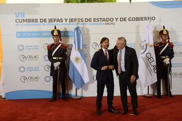 Juicio por el ARA San Juan: absolvieron a tres exaltos mandos de la Armada y hubo un solo condenado por el hundimiento del submarino en el que murieron 44 marineros Juicio por el ARA San Juan: absolvieron a tres exaltos mandos de la Armada y hubo un solo condenado por el hundimiento del submarino en el que murieron 44 marineros