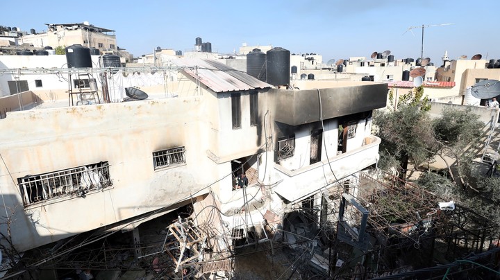 Destrozos en Yenín, tras los enfrentamientos. Foto: EFE J