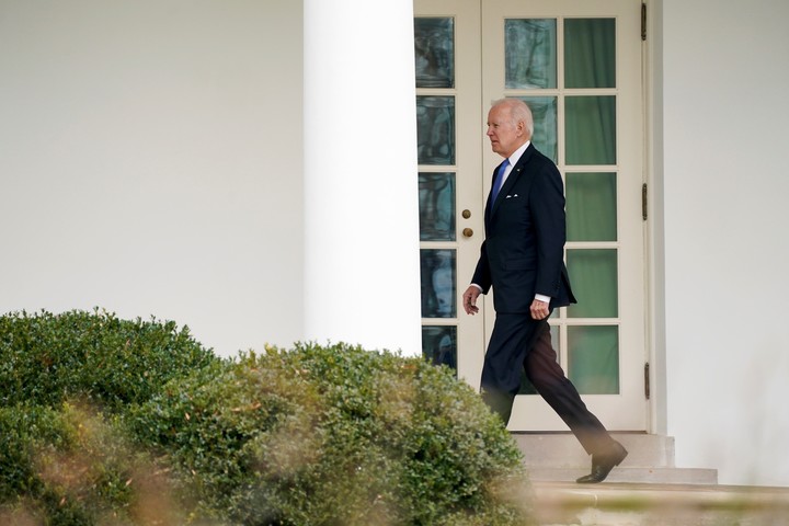 El presidente de Estados Unidos, Joe Biden, complicado. Foto: AP