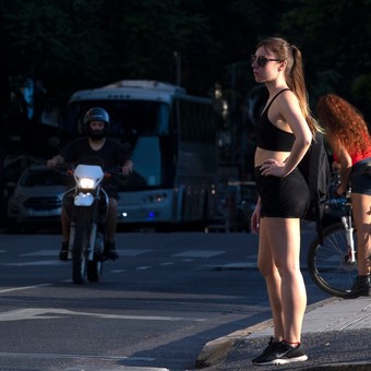 La semana arranca con otra jornada agobiante por la ola de calor: qué día empieza a bajar la temperatura