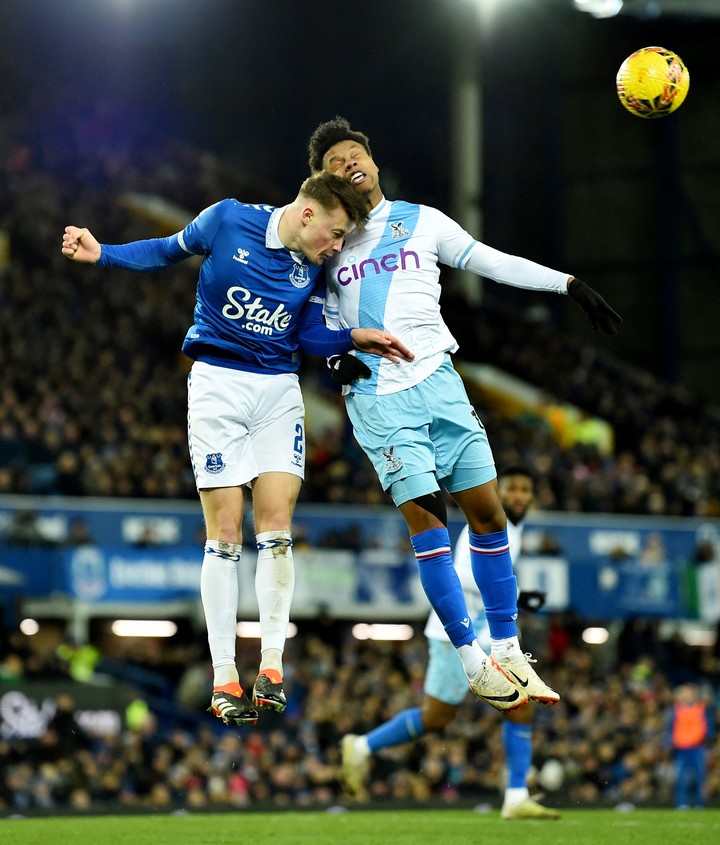 Soccer Football - FA Cup - Third Round Replay - Everton v Crystal Palace - Goodison Park, Liverpool, Britain - January 17, 2024
Everton's Nathan Patterson in action with Crystal Palace's Matheus Franca REUTERS/Peter Powell