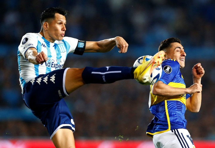 Soccer Football - Copa Libertadores - Quarter Final - Second Leg - Racing Club v Boca Juniors - Estadio Presidente Peron, Buenos Aires, Argentina - August 30, 2023
Racing Club's Leonardo Sigali in action with Boca Juniors' Miguel Merentiel REUTERS/Cristina Sille