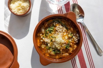 Receta de Sopa de cebada y pesto