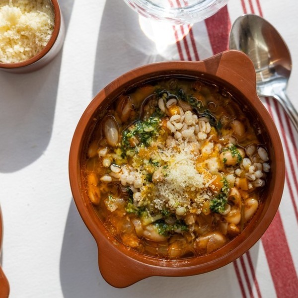 Sopa de cebada y pesto