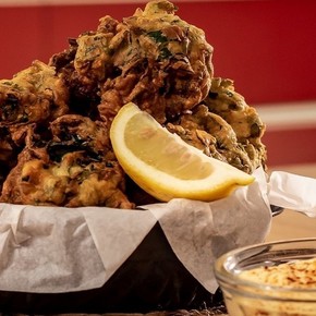 Buñuelos de espinaca con alioli