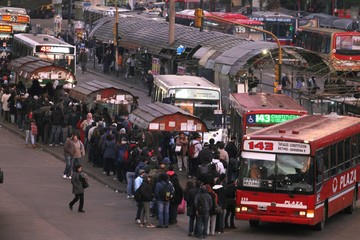 Pelea por plata: cinco claves de la quita de subsidios a los colectivos y el traspaso a la ciudad