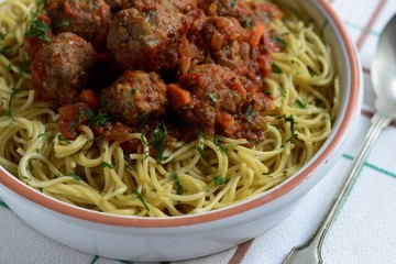 Receta de Tallarines con albóndigas