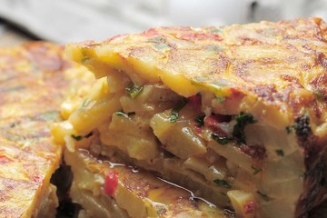 Receta de Tortilla de papa y chorizo colorado