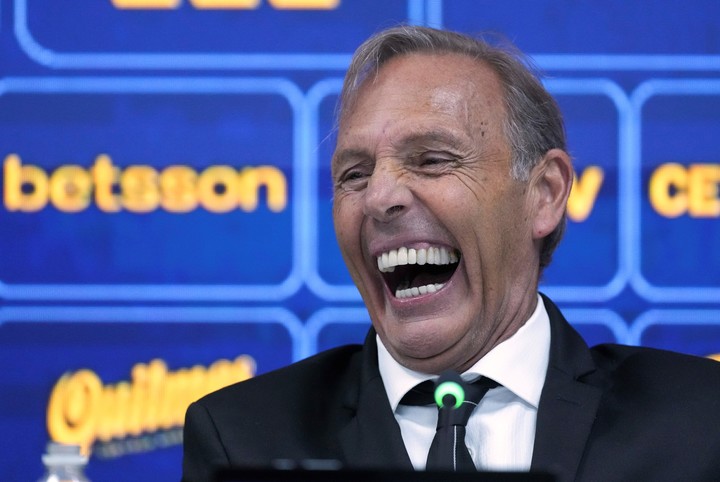 Miguel Russo en su regreso a Boca. (AP)
