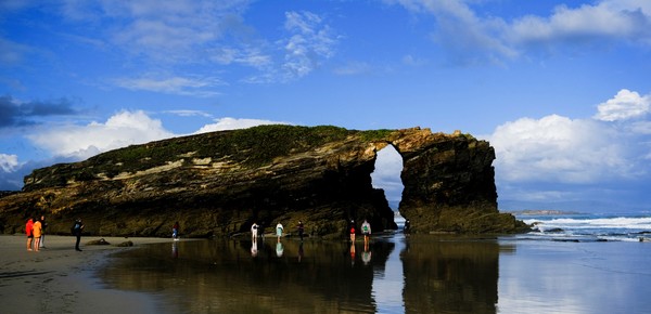 El misterio del Hombre Pez, la casa diseñada por Gaudí y los paisajes infinitos de Cantabria