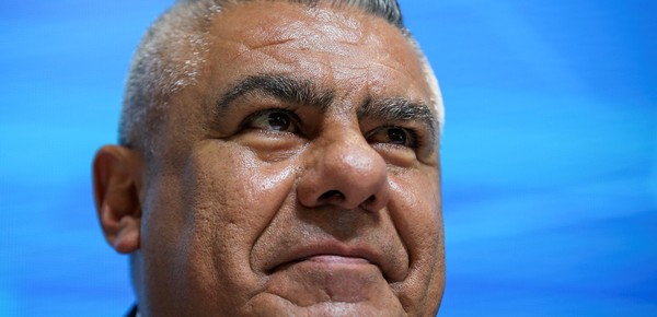 Crece el escándalo con Chiqui Tapia: ahora denuncian a dos supuestos testaferros por lavado y usan un tuit de Tevez como prueba
