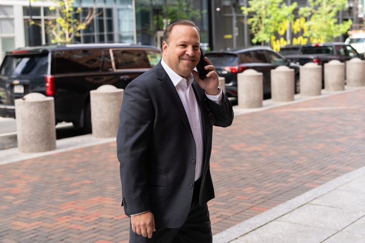 Defendant Simon Fensterszaub arrives at the John Joseph Moakley United States Courthouse in Boston, Massachusetts, US, on Monday, June 1, 2026. Lawyers from top mergers and acquisitions firms provided tips on some of the biggest deals of the last decade to an insider trading ring that made tens of millions of dollars in illegal profits, federal prosecutors said. Photographer: Mel Musto/Bloomberg