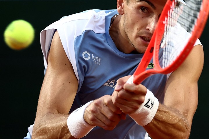 Tennis - French Open - Roland Garros, Paris, France - June 1, 2026
Italy's Matteo Arnaldi in action during his fourth round match against Frances Tiafoe of the U.S. REUTERS/Guglielmo Mangiapane